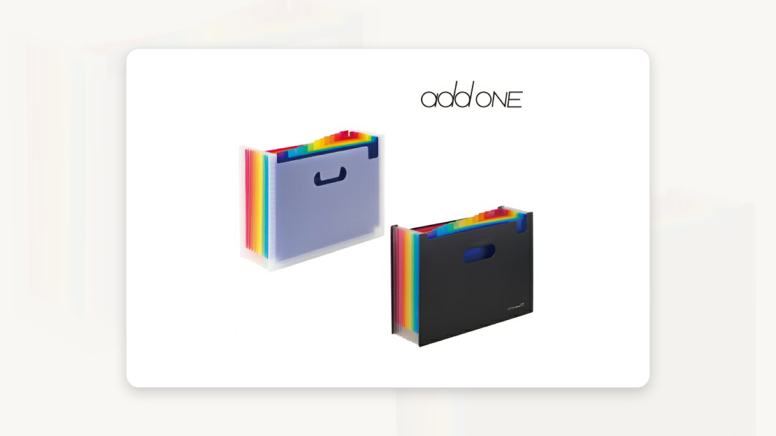 書類整理の購入前チェックをノートで確認しているデスク